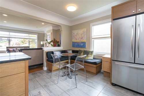 10107 Third St, Sidney, BC 