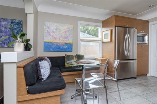 10107 Third St, Sidney, BC 