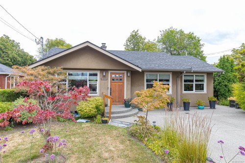 10107 Third St, Sidney, BC 