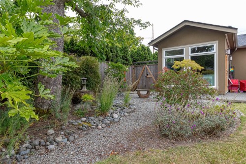 10107 Third St, Sidney, BC 