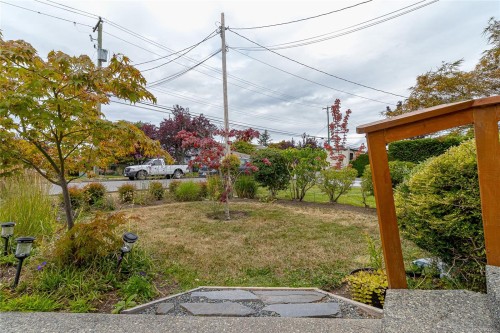 10107 Third St, Sidney, BC 