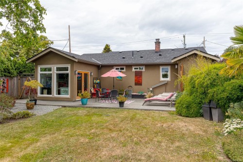 10107 Third St, Sidney, BC 
