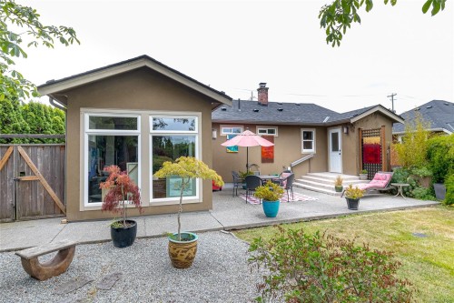 10107 Third St, Sidney, BC 