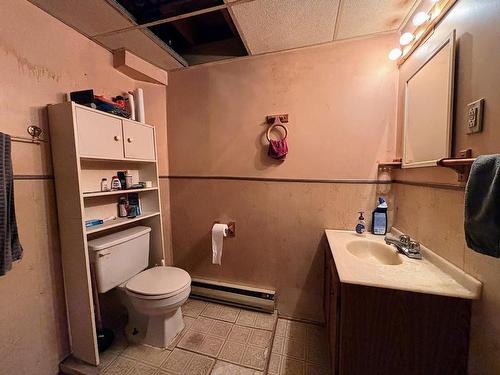 37 Matachewan Road, Manitouwadge, ON - Indoor Photo Showing Bathroom