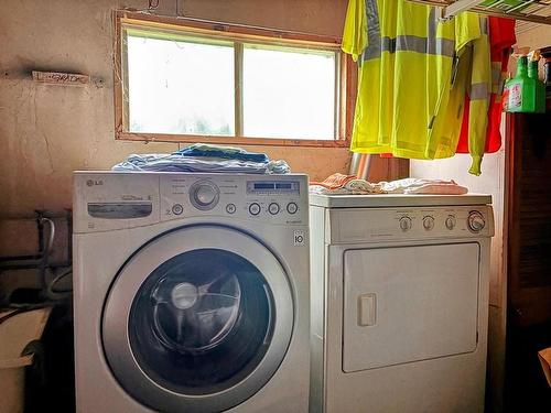 37 Matachewan Road, Manitouwadge, ON - Indoor Photo Showing Laundry Room