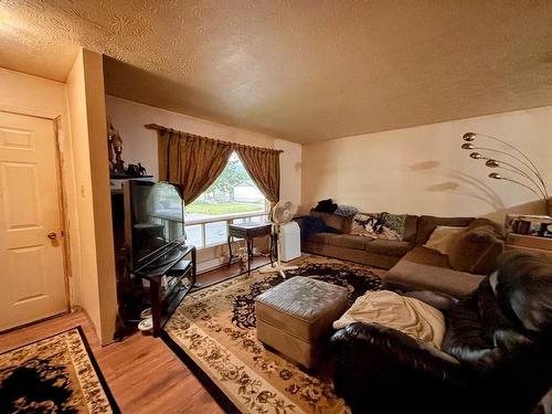 37 Matachewan Road, Manitouwadge, ON - Indoor Photo Showing Living Room