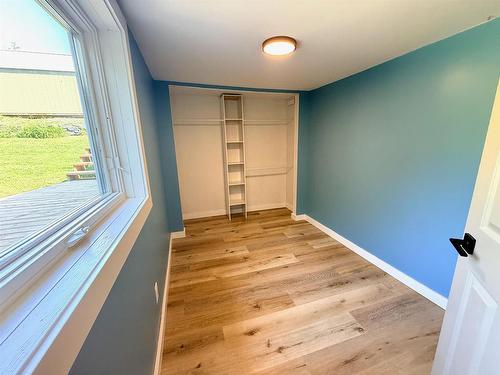 715 St Clair, Keewatin, ON - Indoor Photo Showing Other Room