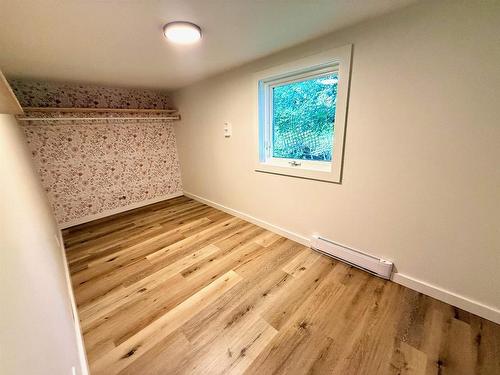 715 St Clair, Keewatin, ON - Indoor Photo Showing Other Room