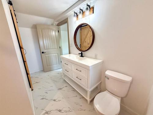 715 St Clair, Keewatin, ON - Indoor Photo Showing Bathroom