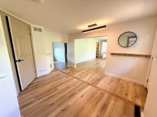 715 St Clair, Keewatin, ON - Indoor Photo Showing Other Room