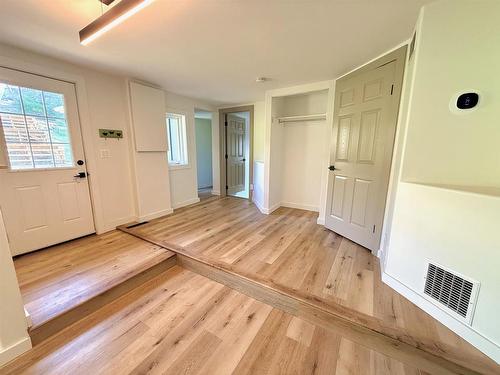 715 St Clair, Keewatin, ON - Indoor Photo Showing Other Room
