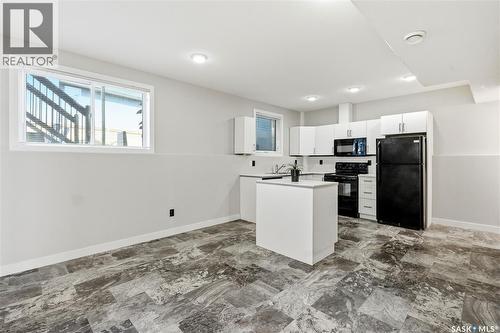 822 Werschner Court, Saskatoon, SK - Indoor Photo Showing Kitchen