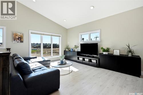 822 Werschner Court, Saskatoon, SK - Indoor Photo Showing Living Room