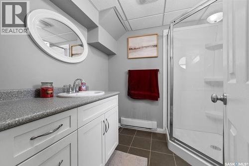 5309 1St Avenue, Regina, SK - Indoor Photo Showing Bathroom