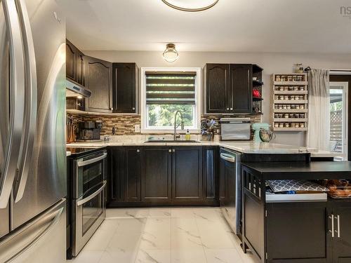 156 Hemlock Drive, Elmsdale, NS - Indoor Photo Showing Kitchen With Stainless Steel Kitchen With Upgraded Kitchen