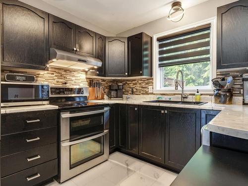 156 Hemlock Drive, Elmsdale, NS - Indoor Photo Showing Kitchen