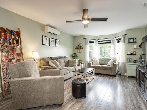 156 Hemlock Drive, Elmsdale, NS - Indoor Photo Showing Living Room