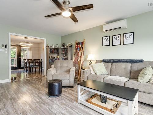 156 Hemlock Drive, Elmsdale, NS - Indoor Photo Showing Living Room