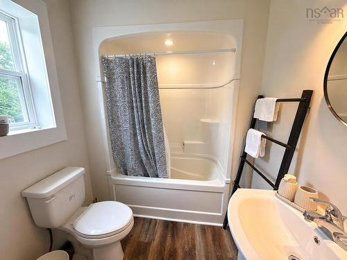 14 River Street, Eureka, NS - Indoor Photo Showing Bathroom
