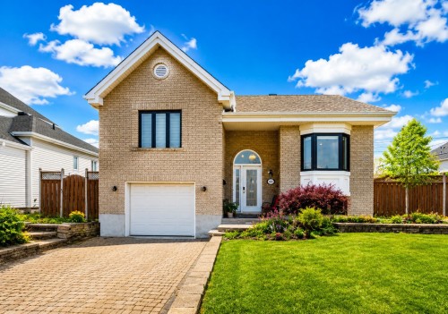 304 Rue Bourget  Vaudreuil-Dorion, QC J7V 9K7
