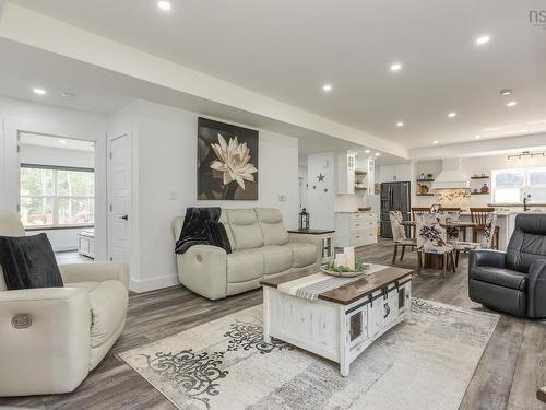 6718 Highway 1, Coldbrook, NS - Indoor Photo Showing Living Room