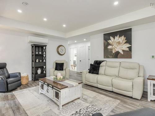 6718 Highway 1, Coldbrook, NS - Indoor Photo Showing Living Room