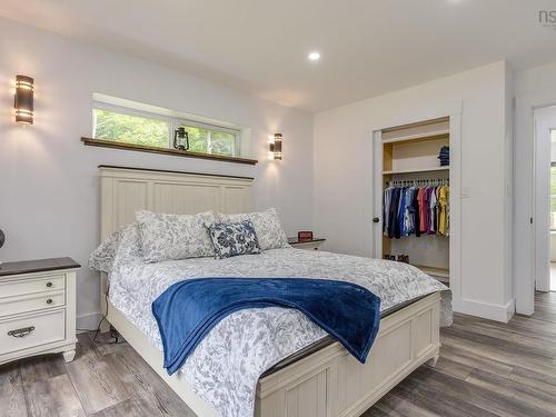 6718 Highway 1, Coldbrook, NS - Indoor Photo Showing Bedroom