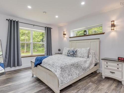 6718 Highway 1, Coldbrook, NS - Indoor Photo Showing Bedroom