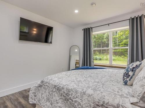 6718 Highway 1, Coldbrook, NS - Indoor Photo Showing Bedroom