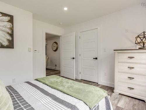6718 Highway 1, Coldbrook, NS - Indoor Photo Showing Bedroom