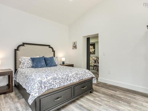 6718 Highway 1, Coldbrook, NS - Indoor Photo Showing Bedroom