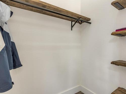 6718 Highway 1, Coldbrook, NS - Indoor With Storage