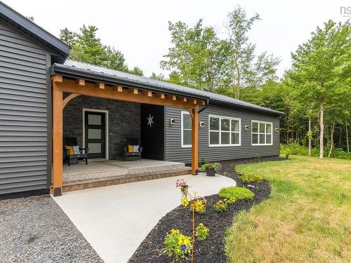 6718 Highway 1, Coldbrook, NS - Outdoor