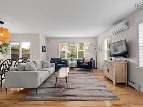 61 Morningfield Lane, Dartmouth, NS - Indoor Photo Showing Living Room