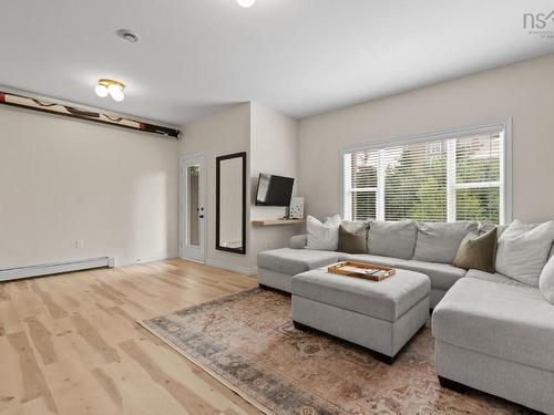 61 Morningfield Lane, Dartmouth, NS - Indoor Photo Showing Living Room