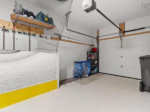 61 Morningfield Lane, Dartmouth, NS - Indoor Photo Showing Garage