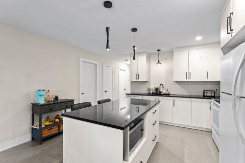 Kitchen - 711  - 717 Rue De La Bruère, Sherbrooke (Fleurimont), QC - Indoor Photo Showing Kitchen With Upgraded Kitchen