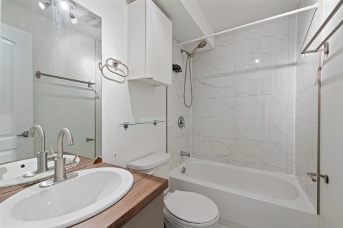 Bathroom - 203-203 Rue Lafleur, Montréal (Verdun/Île-Des-Soeurs), QC - Indoor Photo Showing Bathroom