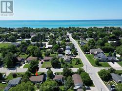 Aerial view - close to beach - 