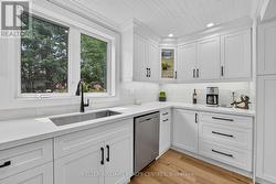 Glass Backsplash/Concealed Lighting - 