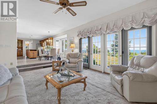 1 Harbour Lane, Goderich (Goderich (Town)), ON - Indoor Photo Showing Living Room