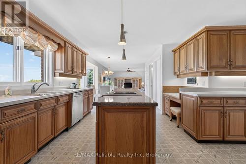 1 Harbour Lane, Goderich (Goderich (Town)), ON - Indoor Photo Showing Kitchen