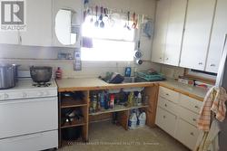 Kitchen facing water - 