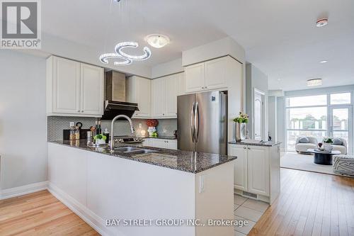 6 Teasel Way, Markham, ON - Indoor Photo Showing Kitchen With Double Sink With Upgraded Kitchen