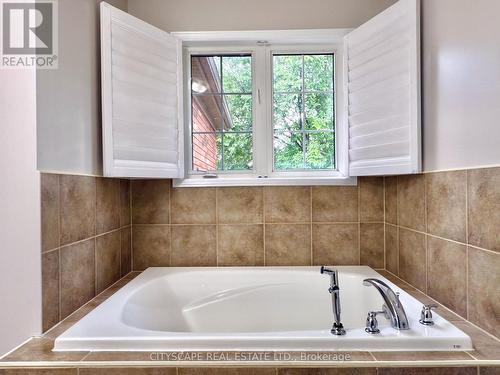 5409 Bestview Way, Mississauga, ON - Indoor Photo Showing Bathroom