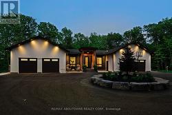 295 ALLEN ROAD  Grimsby, ON L3M 4E7