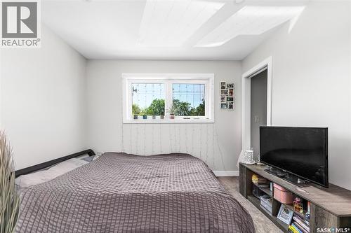 424 9Th Avenue W, Moose Jaw, SK - Indoor Photo Showing Bedroom