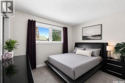 424 9Th Avenue W, Moose Jaw, SK - Indoor Photo Showing Bedroom