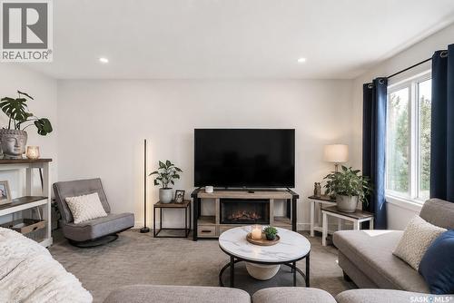 424 9Th Avenue W, Moose Jaw, SK - Indoor Photo Showing Living Room