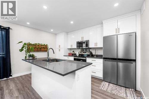 424 9Th Avenue W, Moose Jaw, SK - Indoor Photo Showing Kitchen
